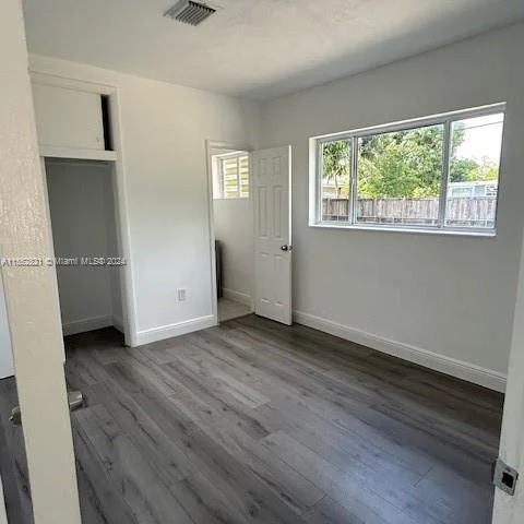 581 NW 184th Ter, Miami Gardens FL 33169