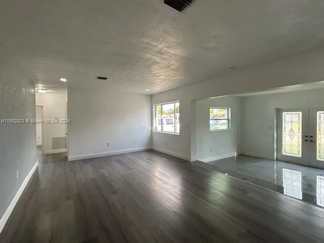 581 NW 184th Ter, Miami Gardens FL 33169