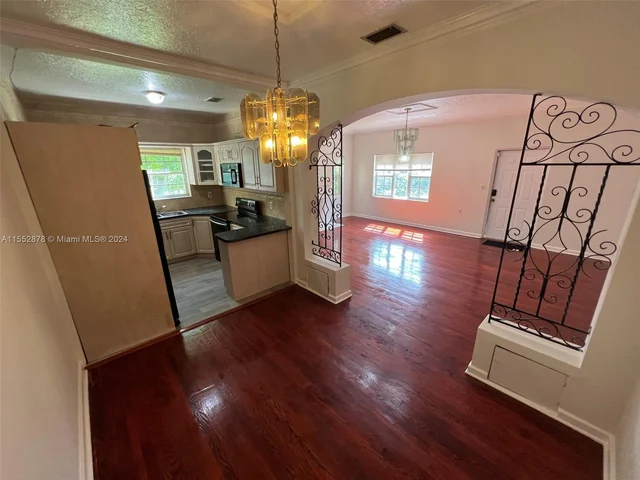 695 NE 81st St # 1, Miami FL 33138