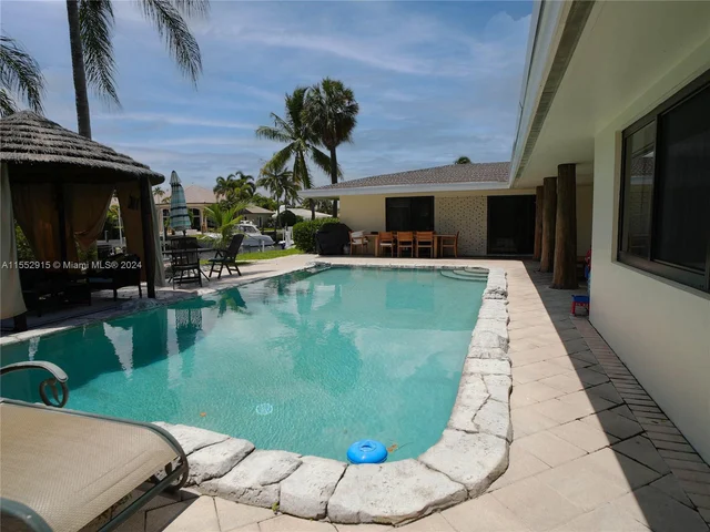 2880 NE 23rd Pl, Pompano Beach FL 33062