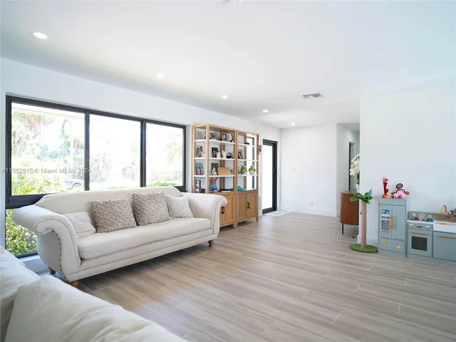 2880 NE 23rd Pl, Pompano Beach FL 33062