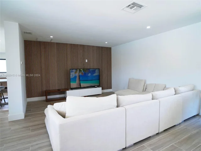 2880 NE 23rd Pl, Pompano Beach FL 33062