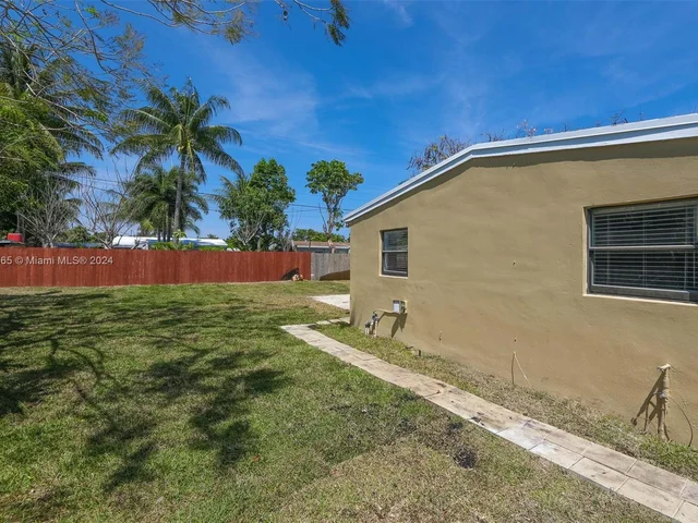 231 NE 22nd St, Pompano Beach FL 33060