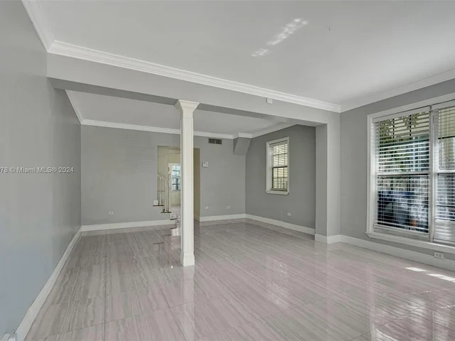 633 85th St, Miami Beach FL 33141