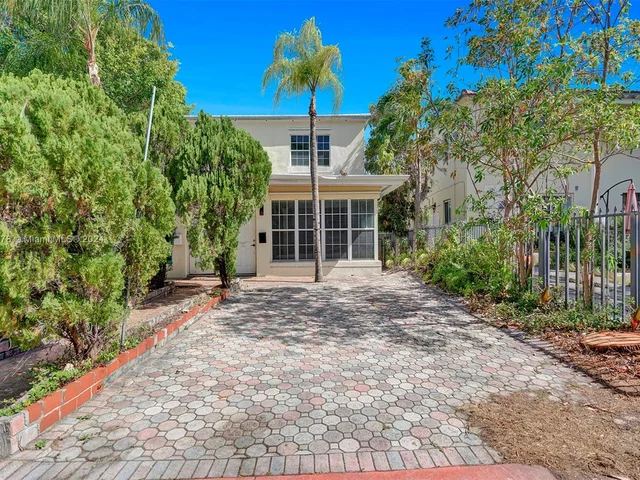 633 85th St, Miami Beach FL 33141