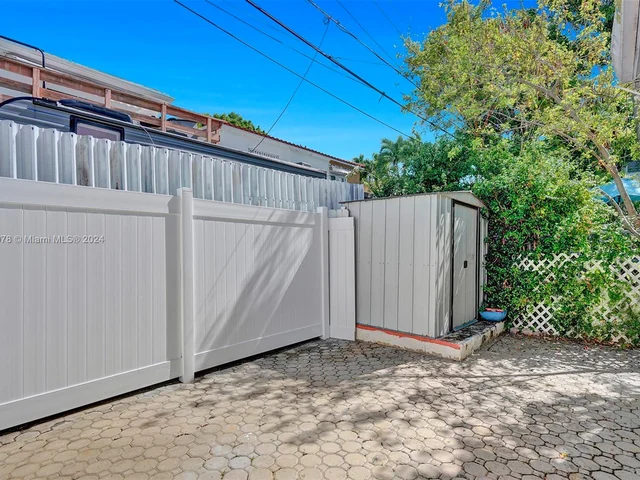 633 85th St, Miami Beach FL 33141