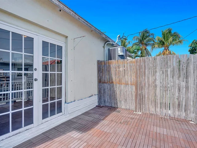 633 85th St, Miami Beach FL 33141