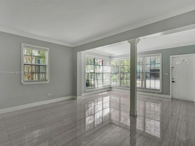 633 85th St, Miami Beach FL 33141