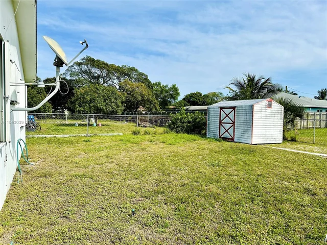 216 SW 1st St, Deerfield Beach FL 33441