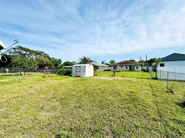 216 SW 1st St, Deerfield Beach FL 33441