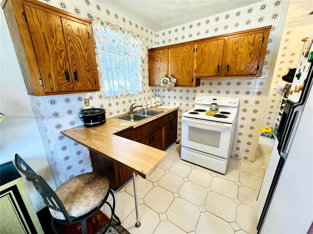 216 SW 1st St, Deerfield Beach FL 33441