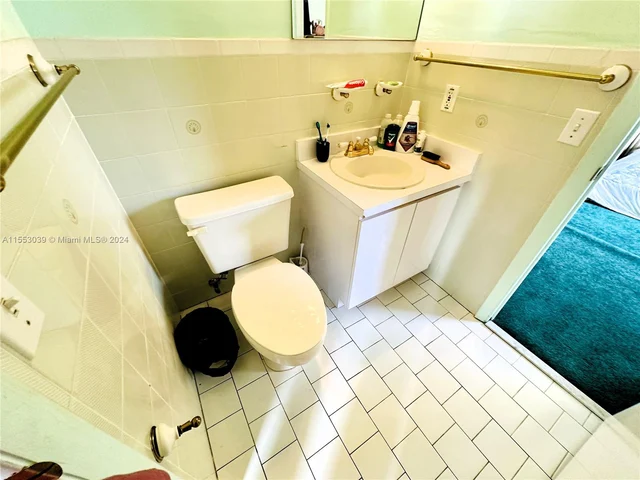 216 SW 1st St, Deerfield Beach FL 33441