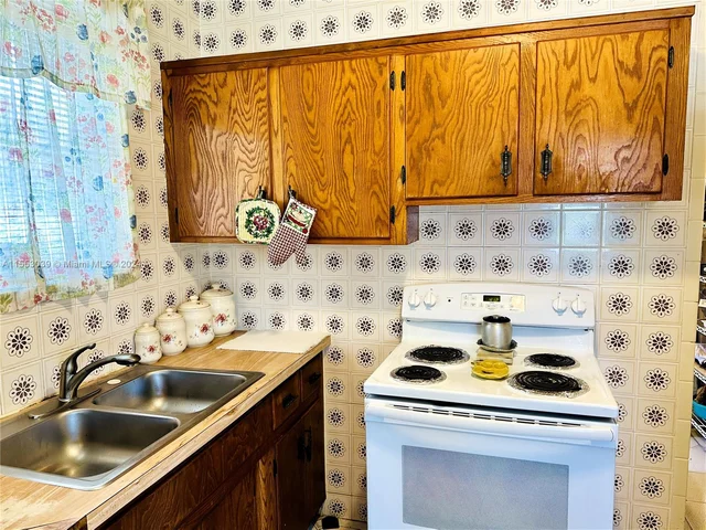 216 SW 1st St, Deerfield Beach FL 33441