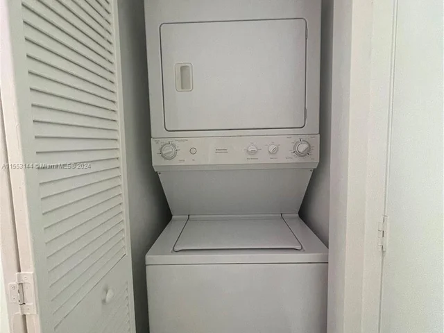 41 SE 5th St # 2003, Miami FL 33131