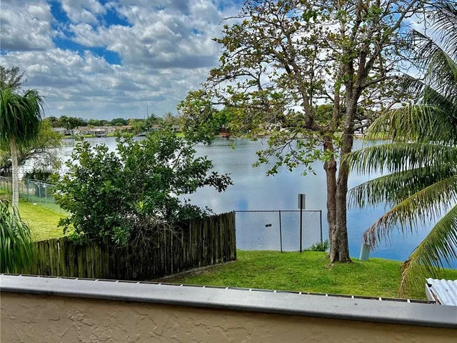 8900 Palm Tree Ln # 8900, Pembroke Pines FL 33024