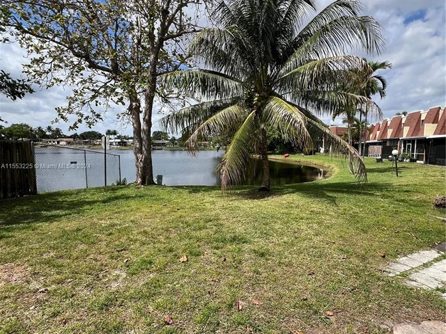 8900 Palm Tree Ln # 8900, Pembroke Pines FL 33024