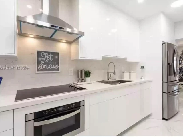 3172 SW 2nd St # 3172, Miami FL 33135