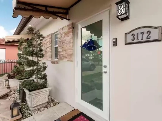 3172 SW 2nd St # 3172, Miami FL 33135