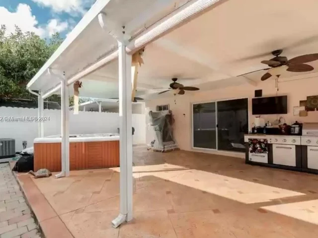 3172 SW 2nd St # 3172, Miami FL 33135