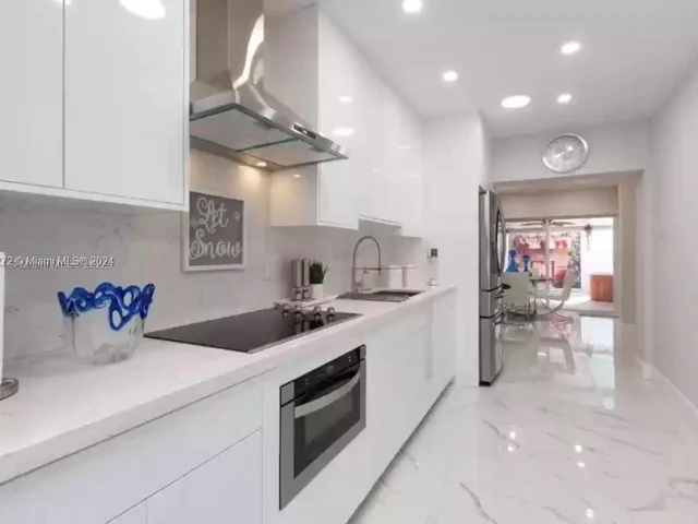 3172 SW 2nd St # 3172, Miami FL 33135