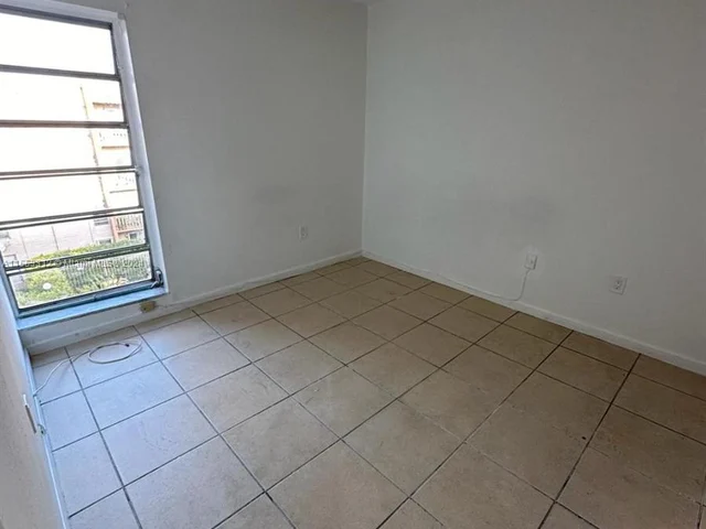 4715 NW 7th St # 2, Miami FL 33126