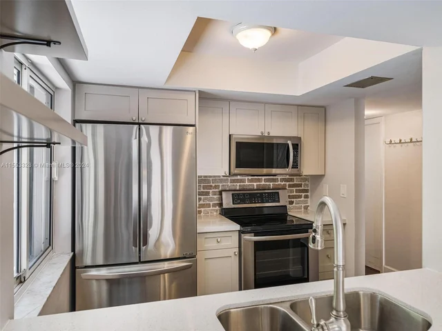 2945 Bridgeport Ave # L, Miami FL 33133