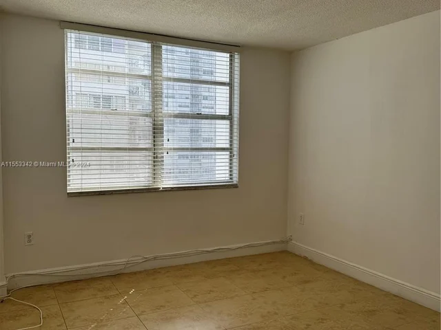 2750 NE 183rd St # 503, Aventura FL 33160