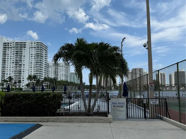 2750 NE 183rd St # 503, Aventura FL 33160