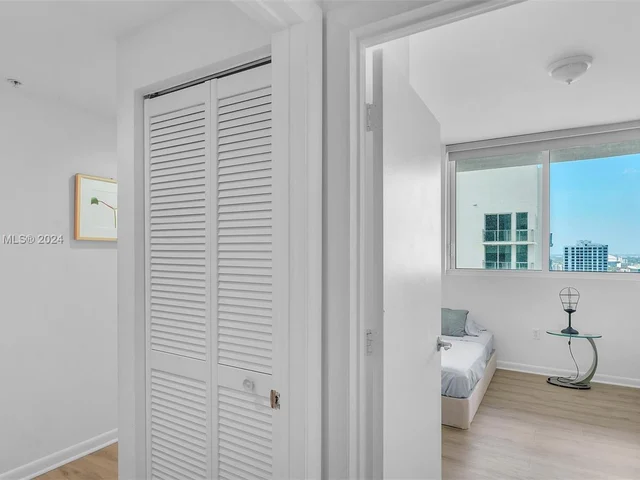 253 NE 2nd St # 2902, Miami FL 33132