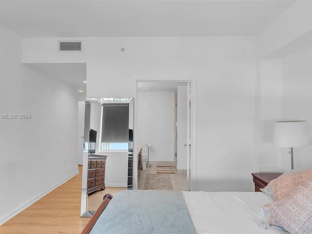 253 NE 2nd St # 2902, Miami FL 33132