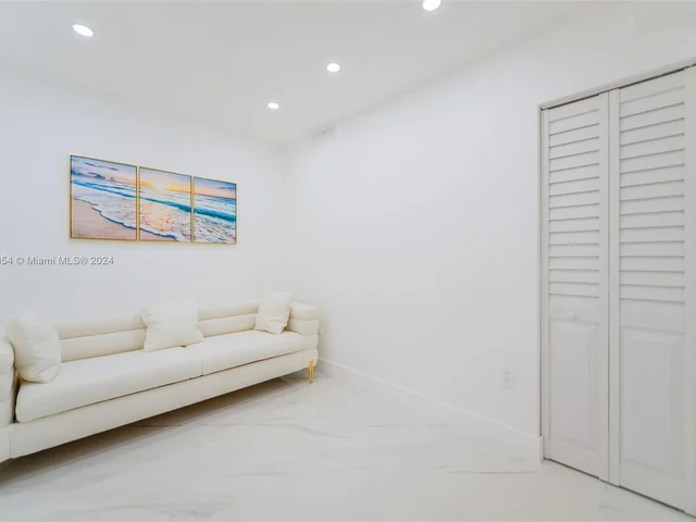 1980 S Ocean Dr # 18K, Hallandale Beach FL 33009