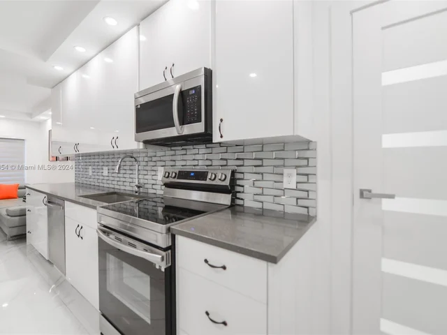 1980 S Ocean Dr # 18K, Hallandale Beach FL 33009