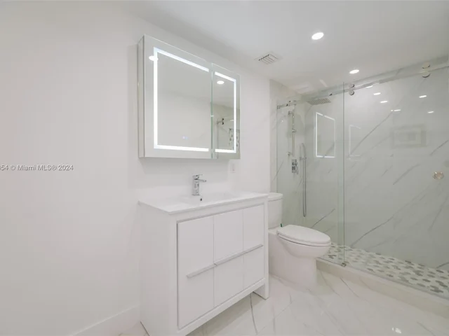 1980 S Ocean Dr # 18K, Hallandale Beach FL 33009