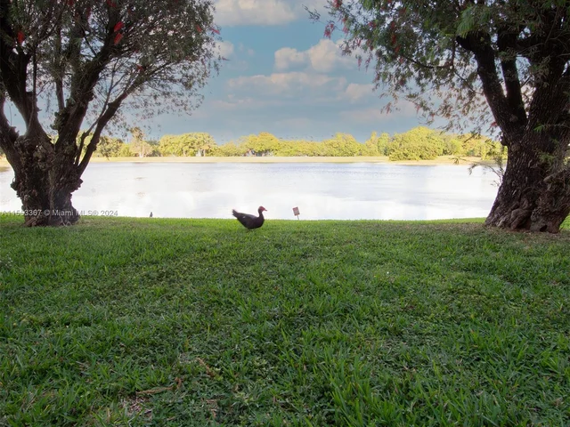 9686 Fontainebleau Blvd # 201, Miami FL 33172