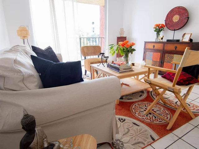 9686 Fontainebleau Blvd # 201, Miami FL 33172