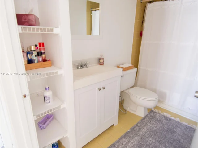 9686 Fontainebleau Blvd # 201, Miami FL 33172