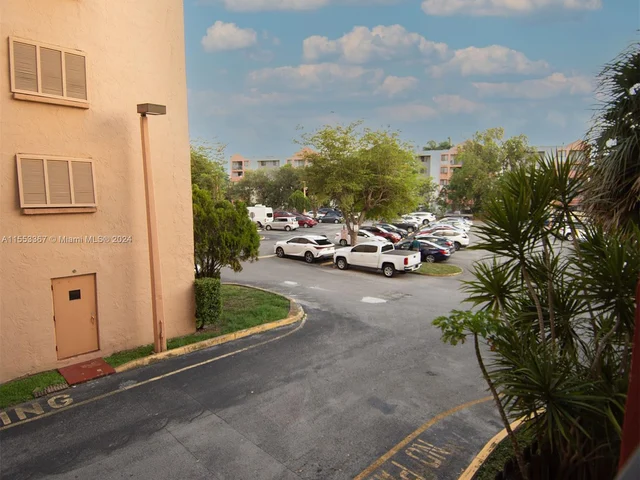 9686 Fontainebleau Blvd # 201, Miami FL 33172