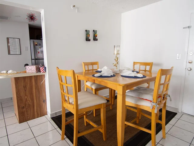 9686 Fontainebleau Blvd # 201, Miami FL 33172