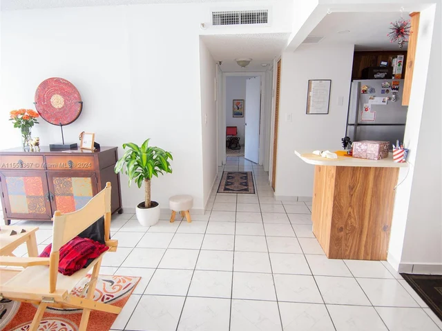 9686 Fontainebleau Blvd # 201, Miami FL 33172