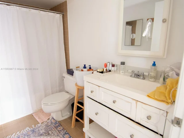 9686 Fontainebleau Blvd # 201, Miami FL 33172