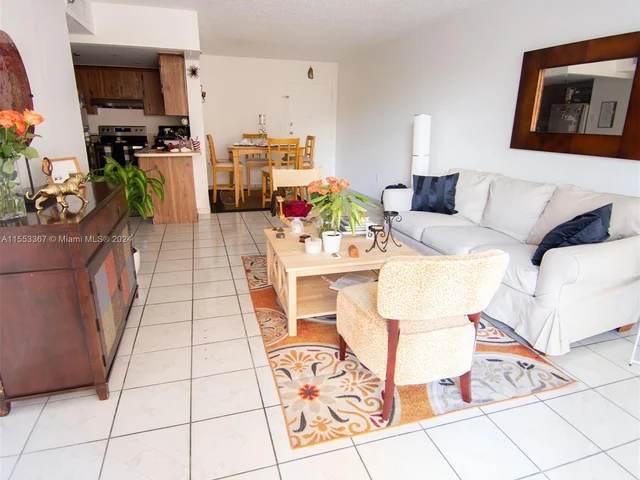 9686 Fontainebleau Blvd # 201, Miami FL 33172