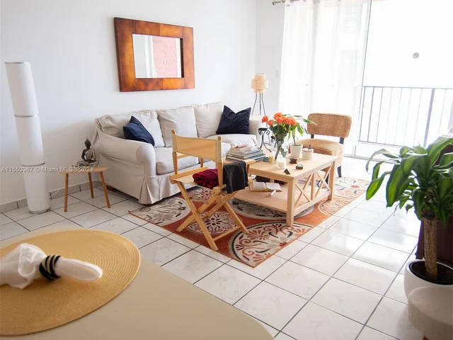 9686 Fontainebleau Blvd # 201, Miami FL 33172