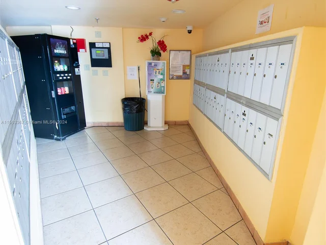 9686 Fontainebleau Blvd # 201, Miami FL 33172