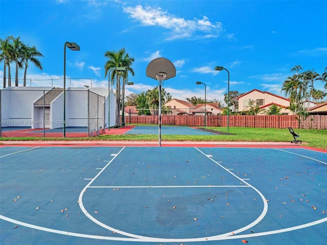 6140 NW 181st Terr Cir N, Hialeah FL 33015