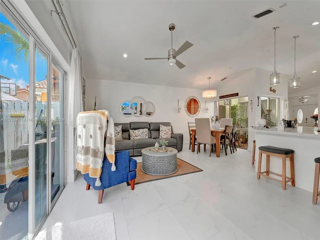 6140 NW 181st Terr Cir N, Hialeah FL 33015