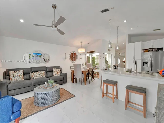 6140 NW 181st Terr Cir N, Hialeah FL 33015