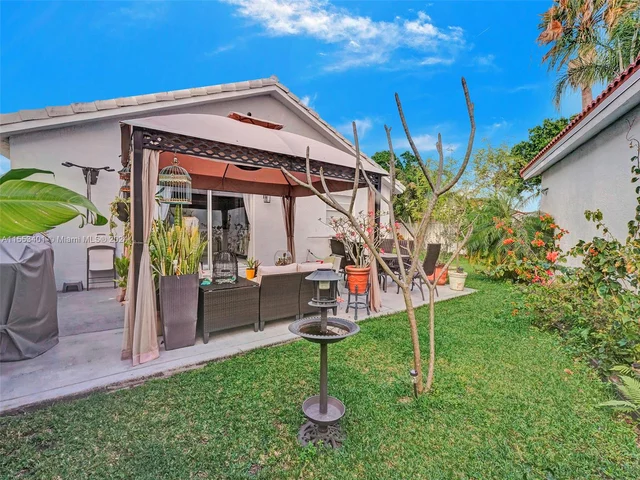 6140 NW 181st Terr Cir N, Hialeah FL 33015