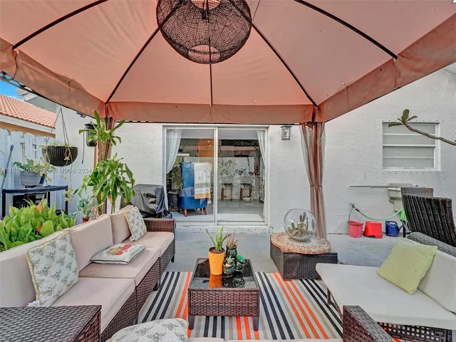 6140 NW 181st Terr Cir N, Hialeah FL 33015