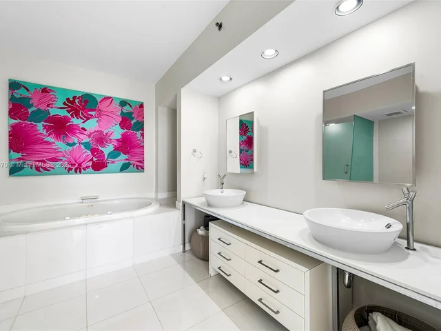 450 Alton Rd # 3010, Miami Beach FL 33139