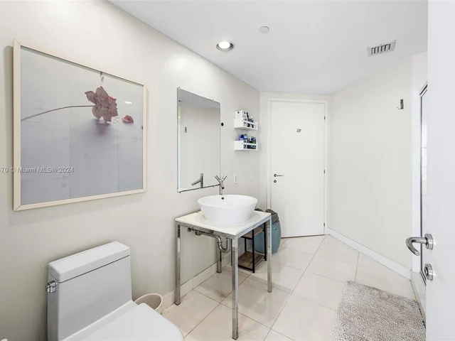 450 Alton Rd # 3010, Miami Beach FL 33139